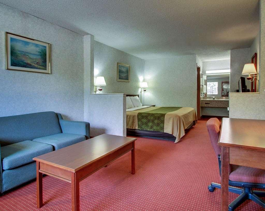 Econo Lodge Inn & Suites Forest Zimmer foto